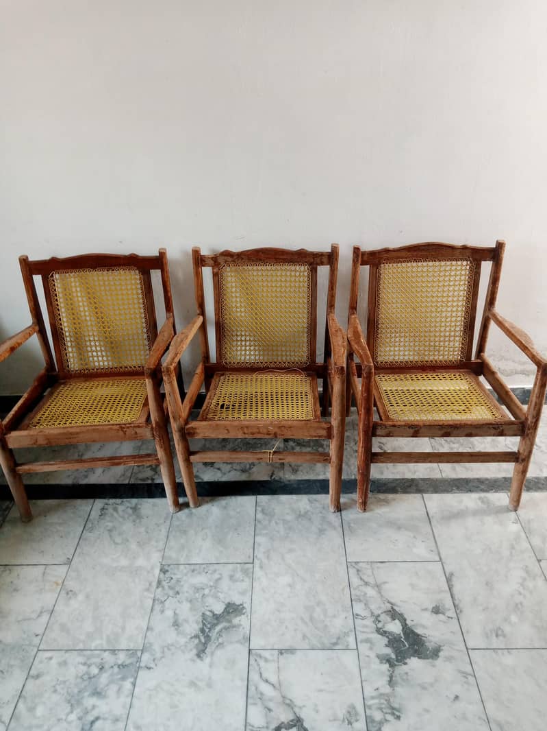 4 chairs 0
