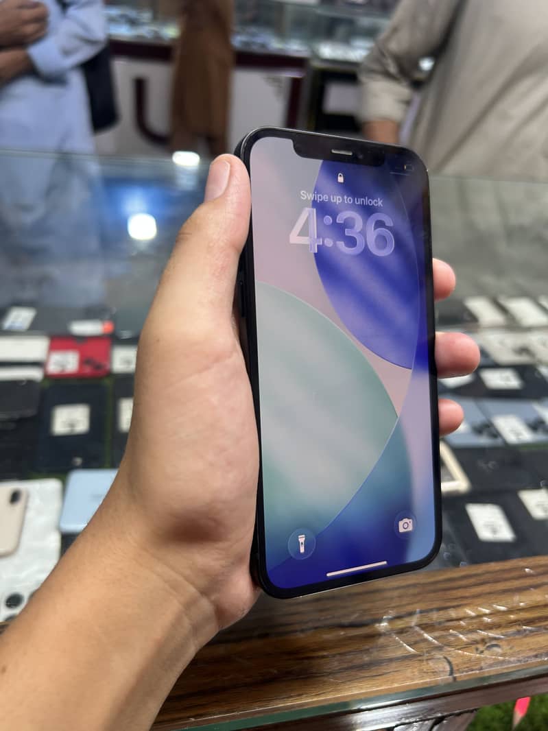 Apple iPhone 12 3