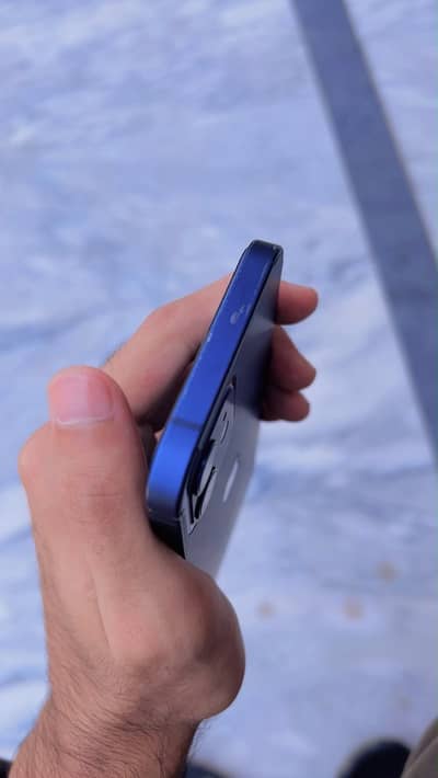 iPhone 12 pTA proved 64 gb