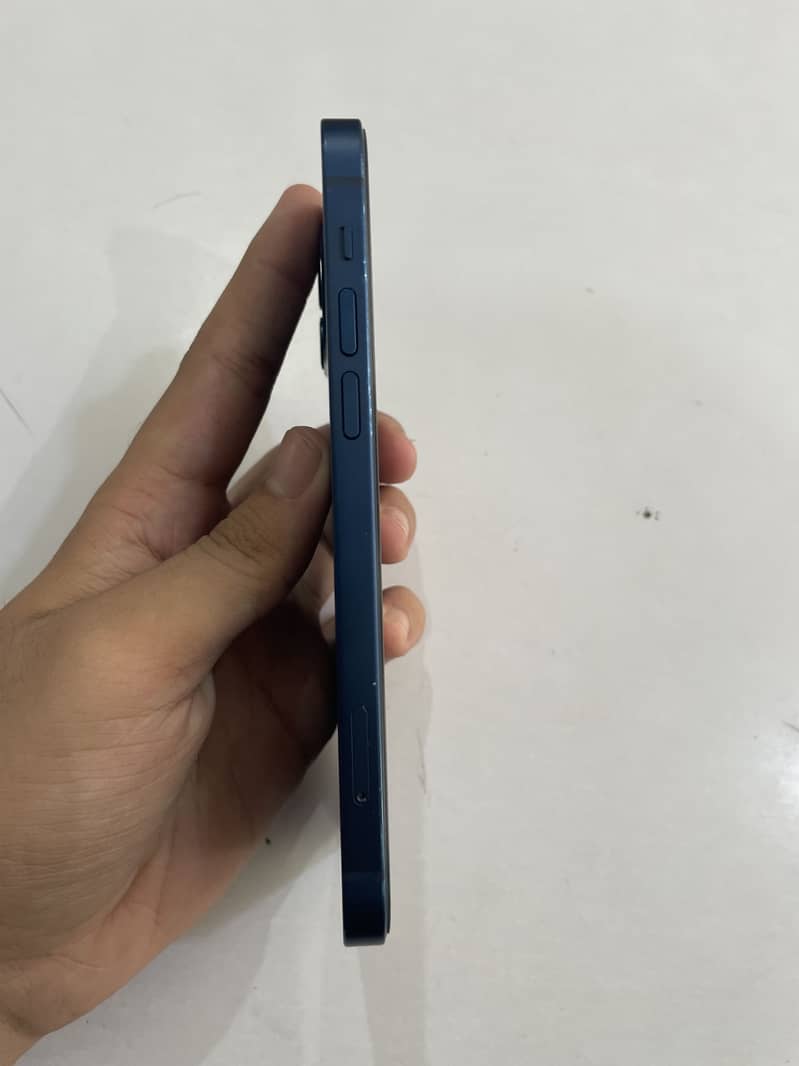 Apple iPhone 12 4