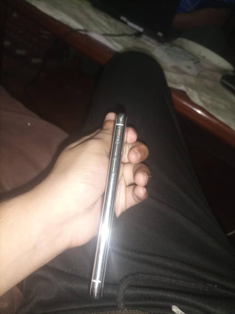 Apple iPhone X 3