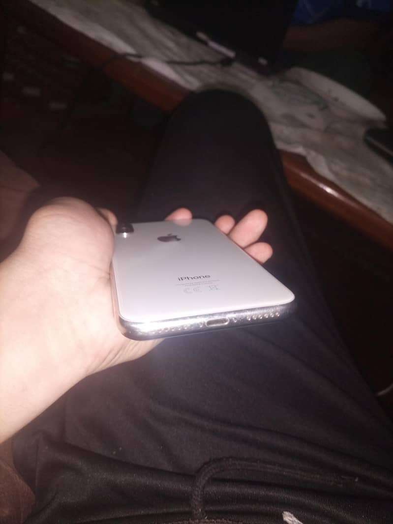 Apple iPhone X 4