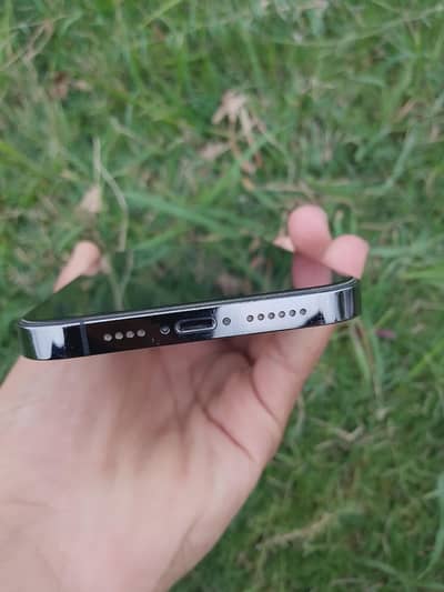 10/10 condition water pack 256gb I phone 13pro max contact 03709268528