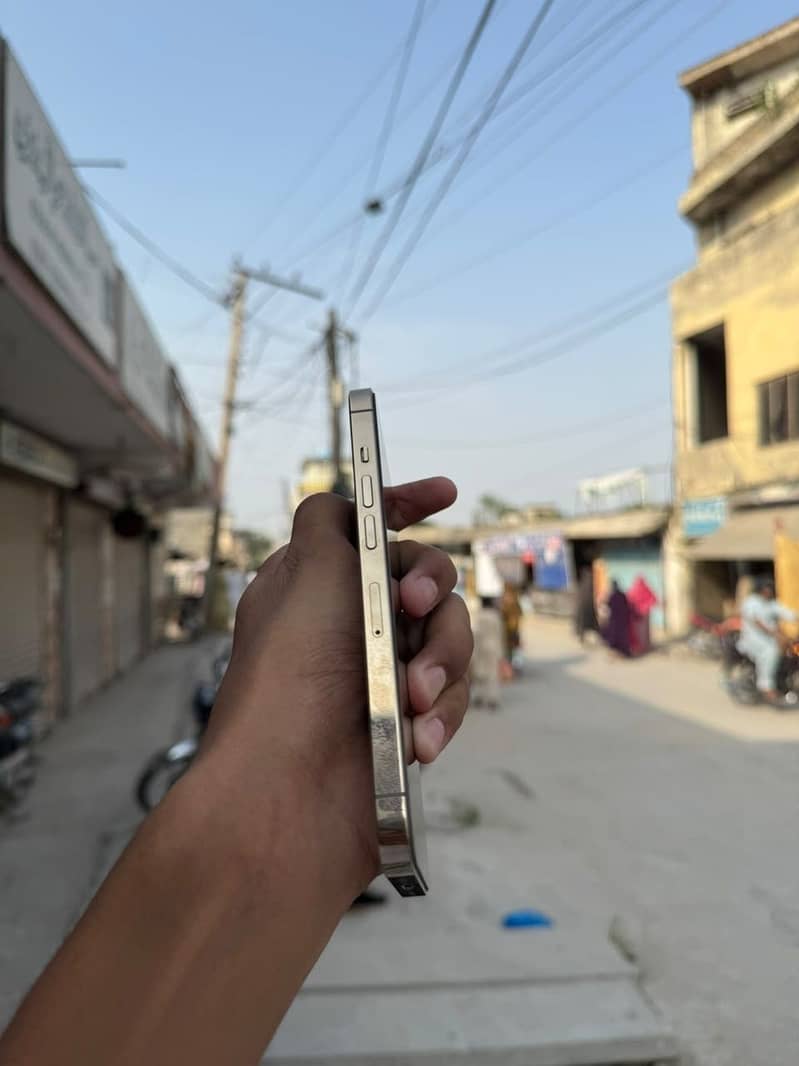 Apple iPhone 13 Pro 2