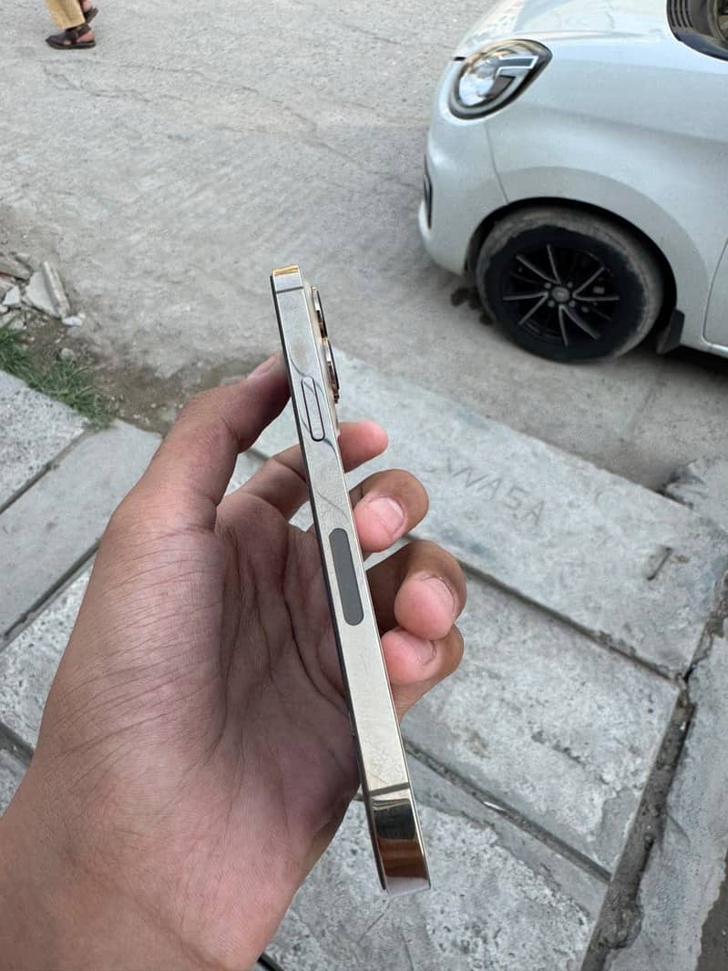 Apple iPhone 13 Pro 3
