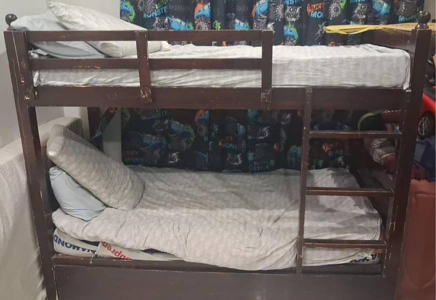 Bunk bed three tier 1