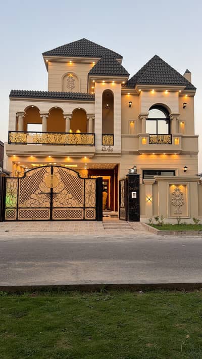 10 Marla Designer House Available In B block