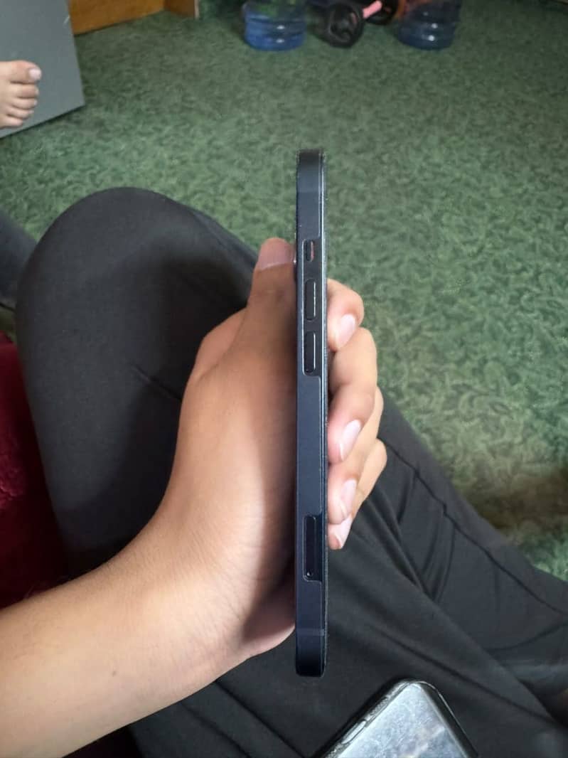Apple iPhone 13 2