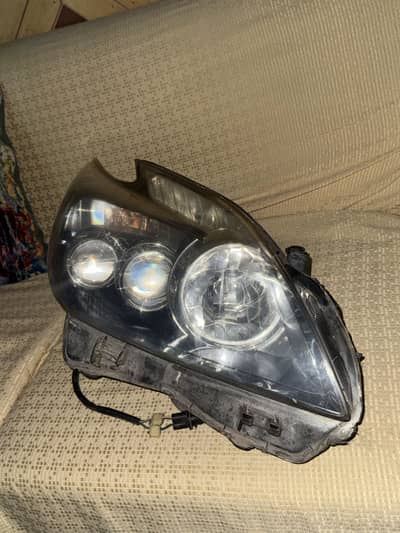 Toyota prius headlight rightside