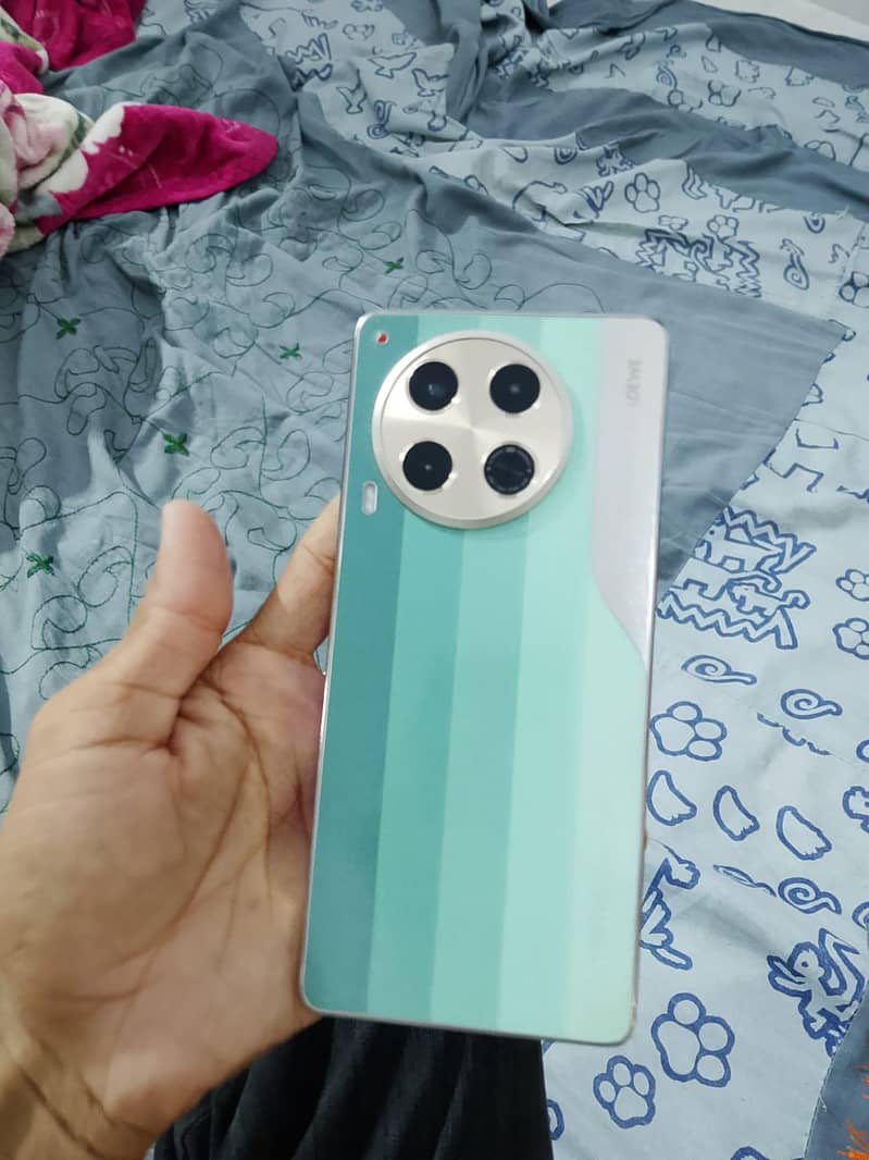 Tecno CAMON 30 0