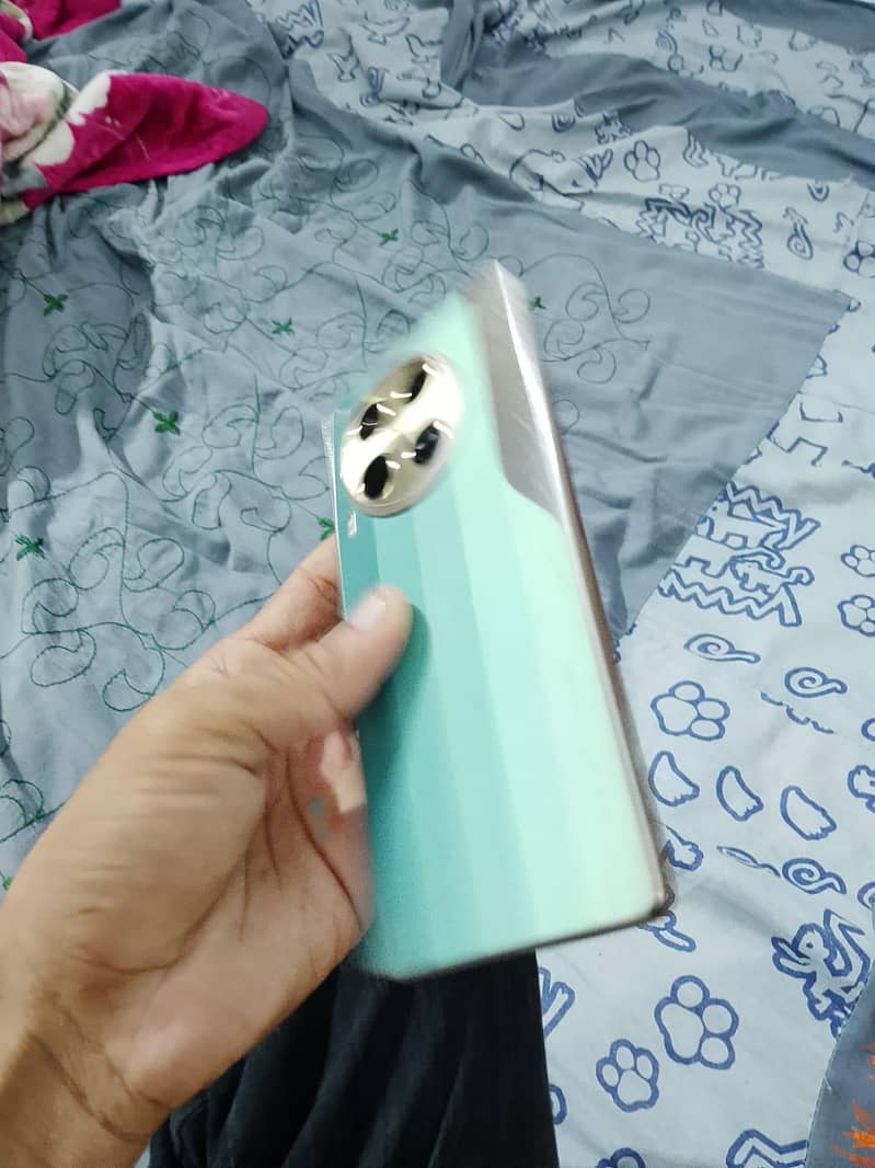 Tecno CAMON 30 1