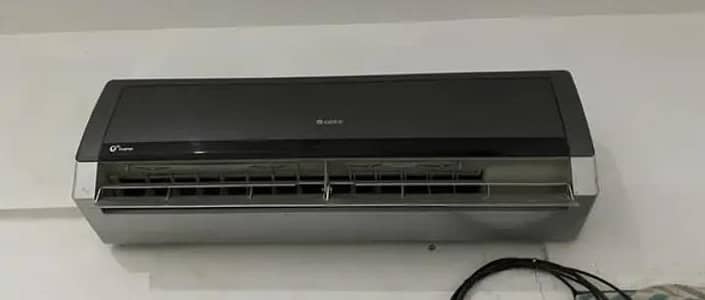 Gree 1 ton DC inverter heat and cool totally genuine luch condition