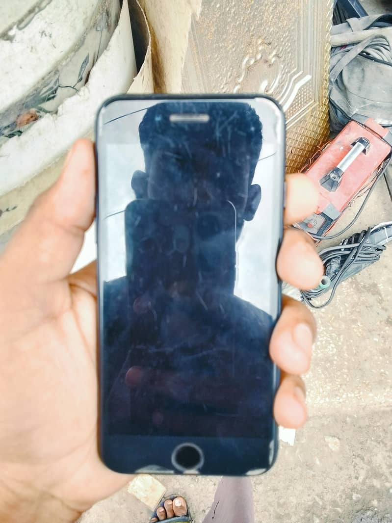Apple iPhone 7 3