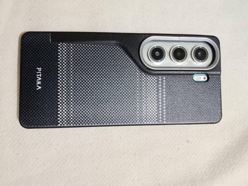 Tecno CAMON 40 Pro 4