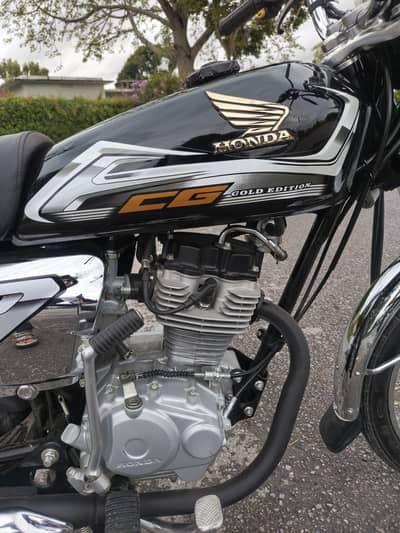 125 Fuel tank same as new