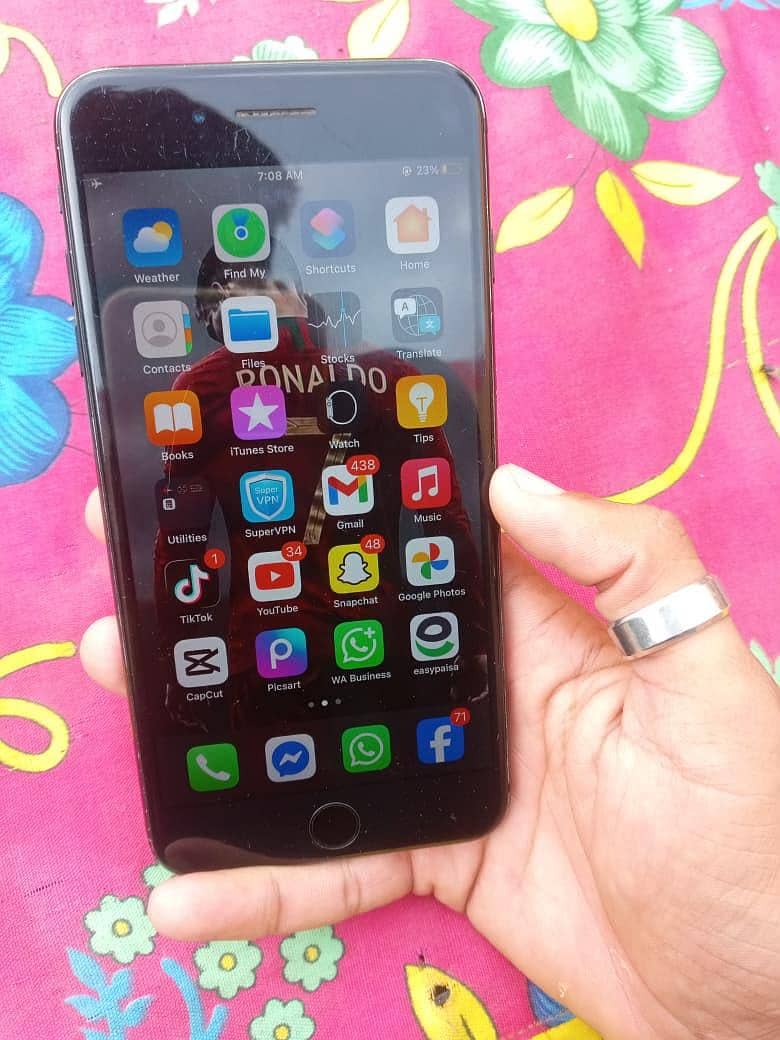 Apple iPhone 7 Plus 2