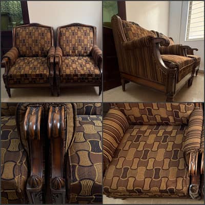 2 sofa seats with 1 side table