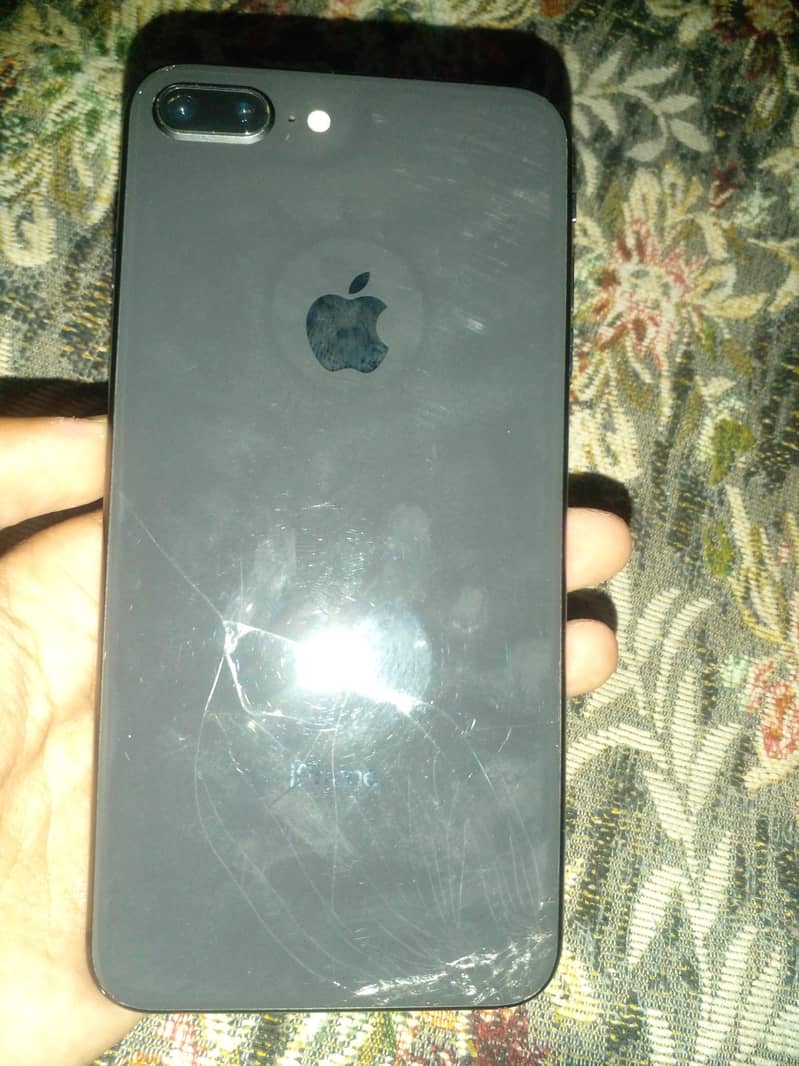 Apple iPhone 8 Plus 3