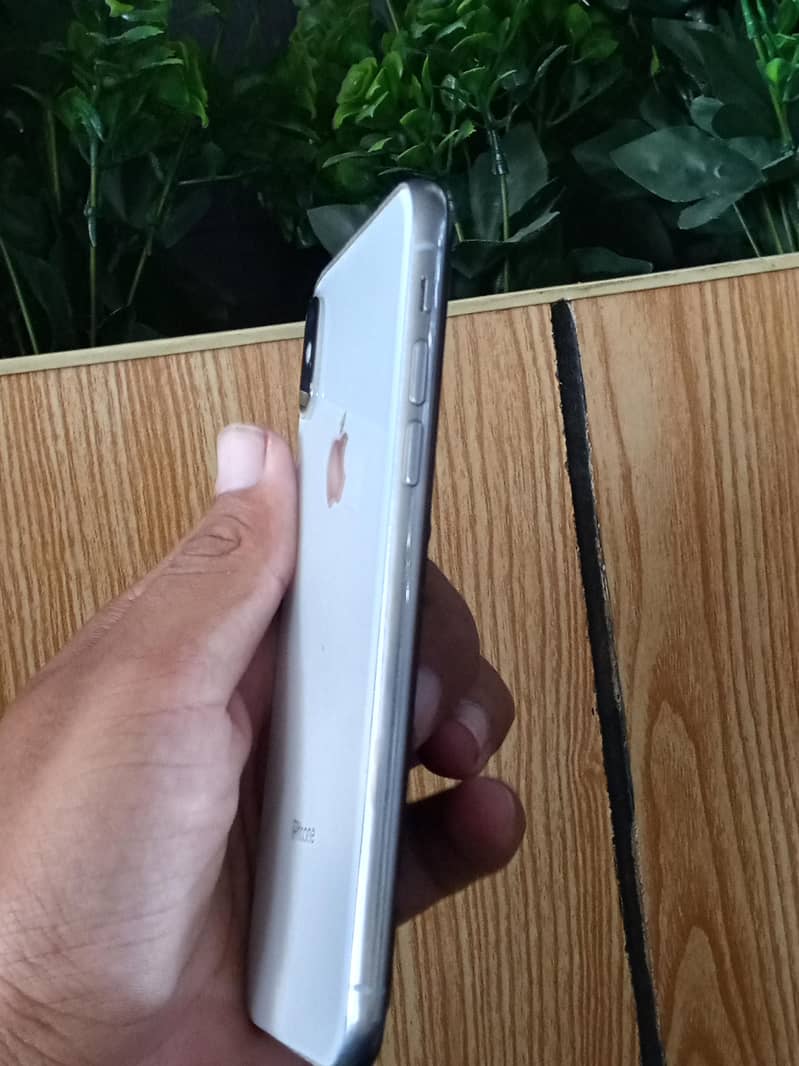 Apple iPhone X 3