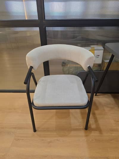 Modern Designer Accent Chair – Premium Fabric & Metal Frame (2 Avlble)