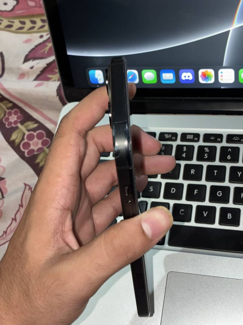 iPhone 15 plus 2