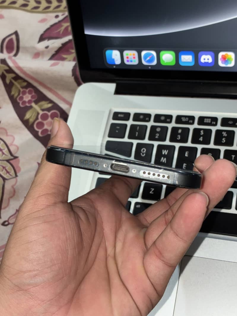 iPhone 15 plus 3
