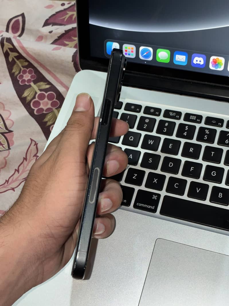 iPhone 15 plus 6