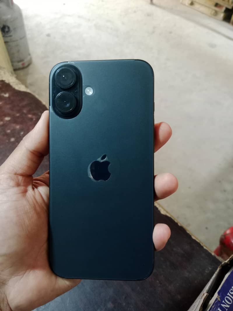 Apple iPhone 16 Plus 0