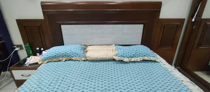 Only bed or full Bed set also available