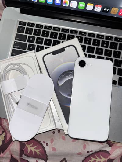 iPhone 16e