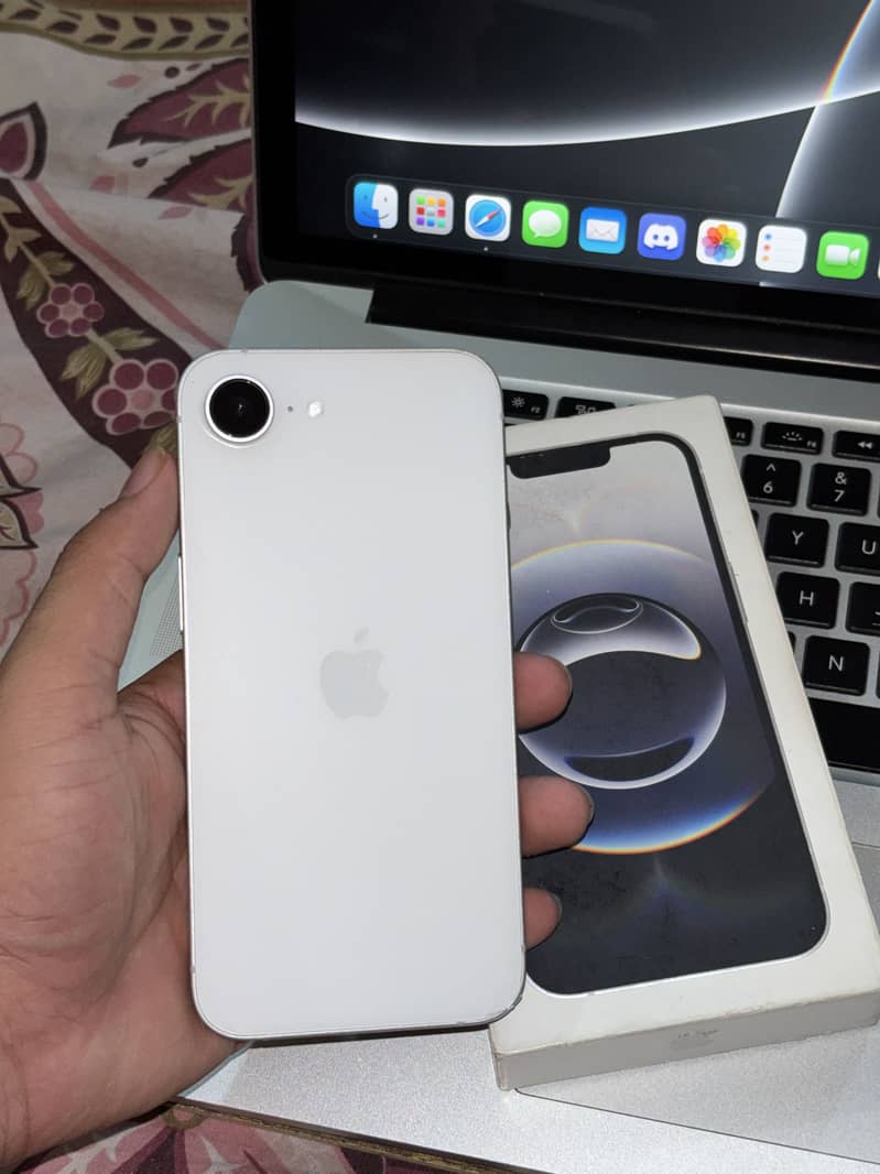 iPhone 16e 2