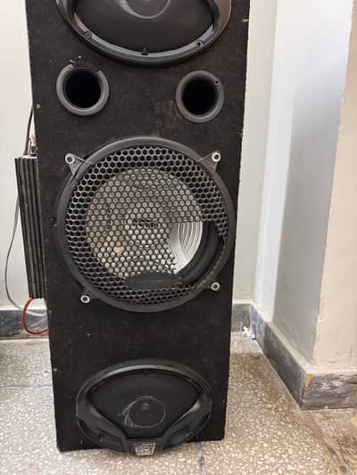 Customised woofers with amplifier and 2 kenwood speakers