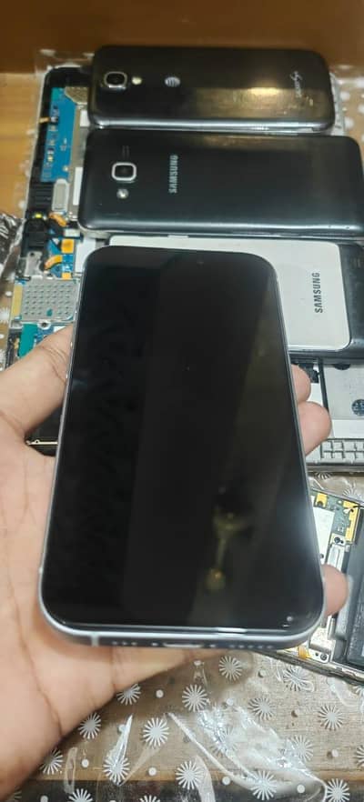 Apple iPhone 15 icloud locked