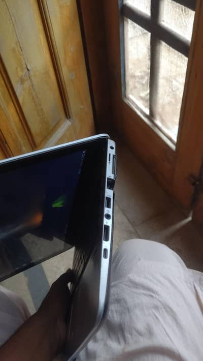 Elitebok 820 i5 6th generation 8gb 512HDD 10/10