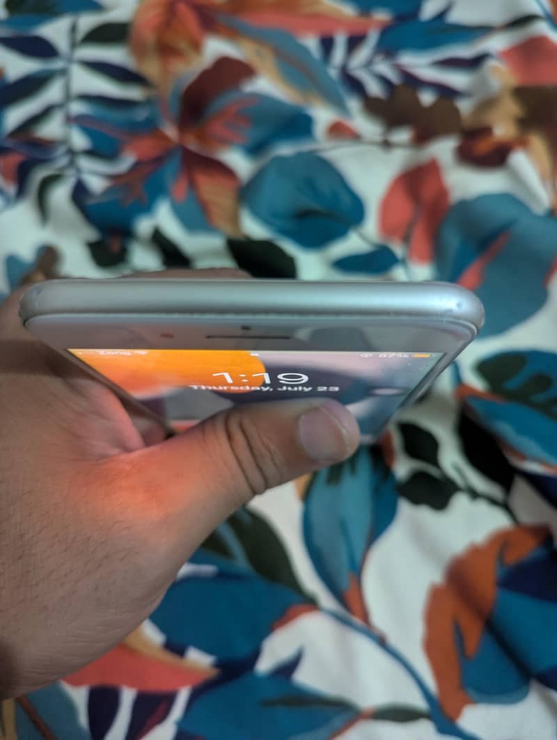 Apple iPhone 7 Plus 5