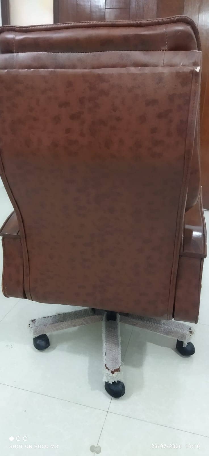 Almost new 2 office chairs for sale 2