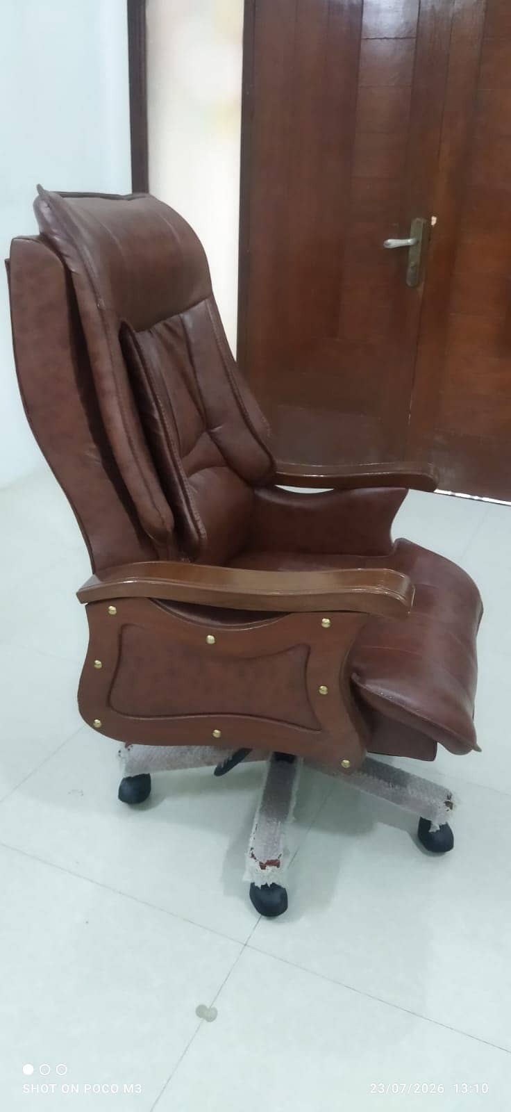 Almost new 2 office chairs for sale 3