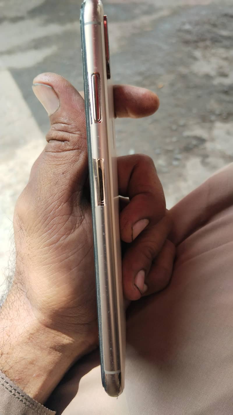 Apple iPhone X 4