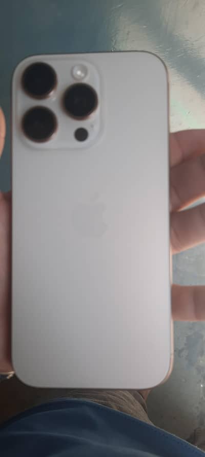 Apple iPhone 16 Pro jv