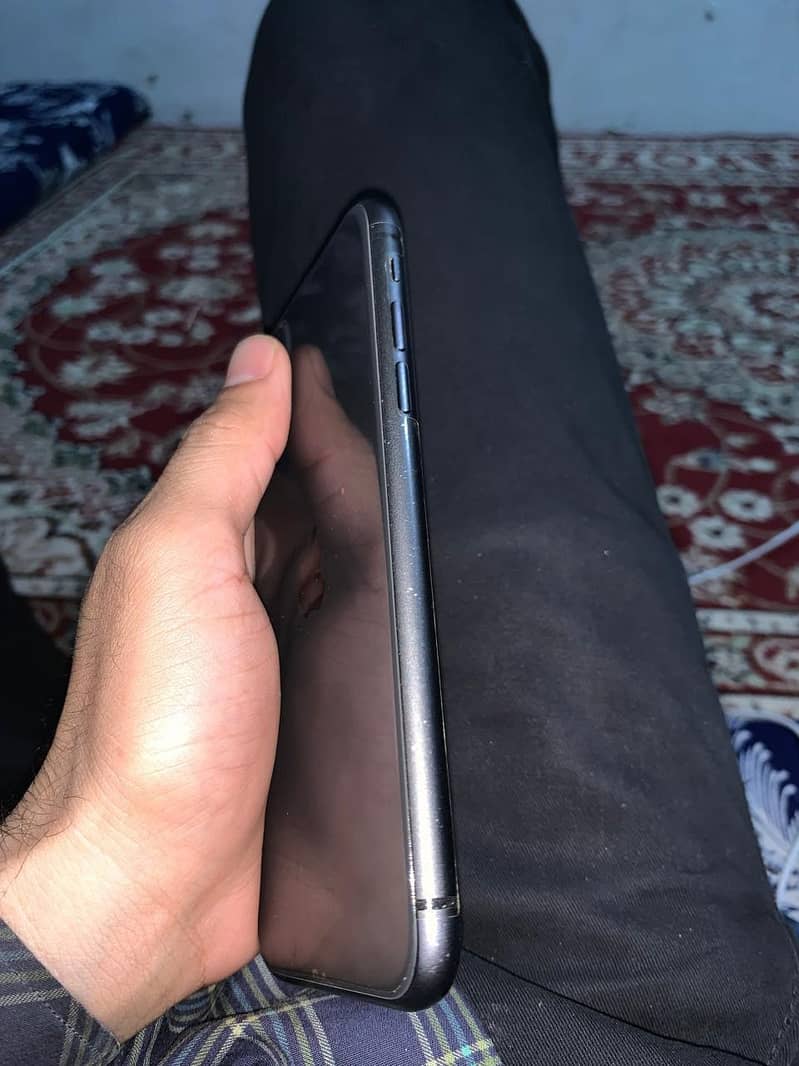 Apple iPhone 11 0