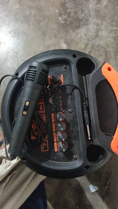 Bluetooth Speakers. Rechargeable with Mike