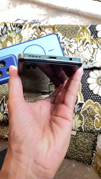 Infinix Hot 40 argent sell karna ha seald fone 10 by 10 ha pta aprove