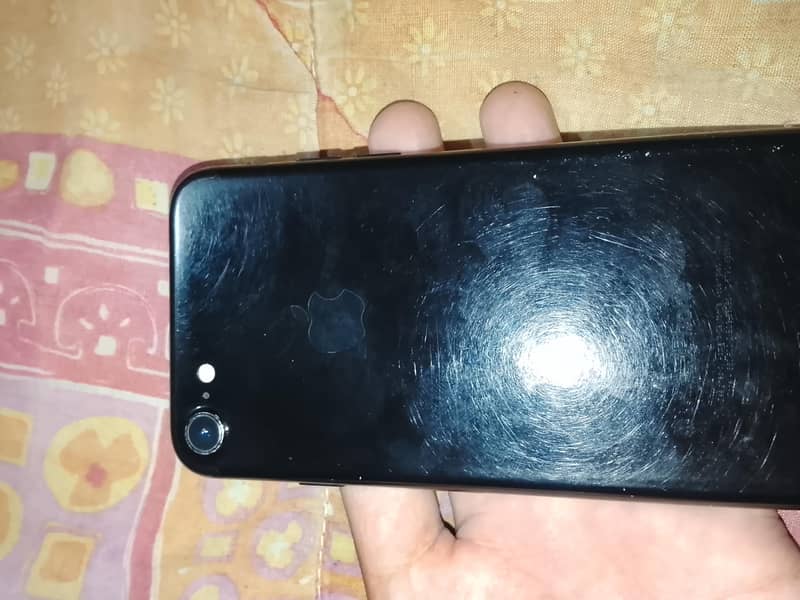 Apple iPhone 7 0