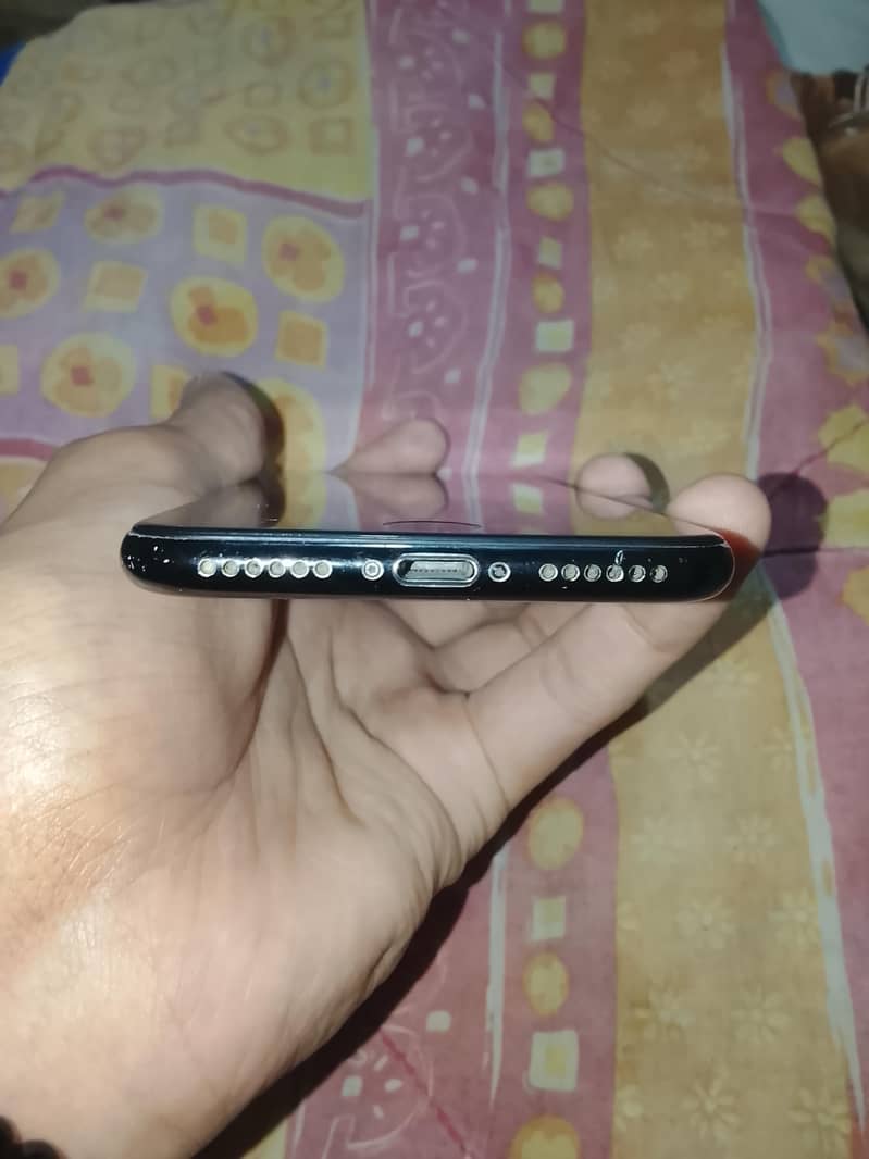 Apple iPhone 7 3