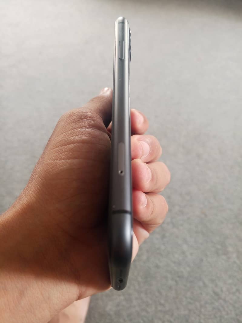 Apple iPhone 11 3