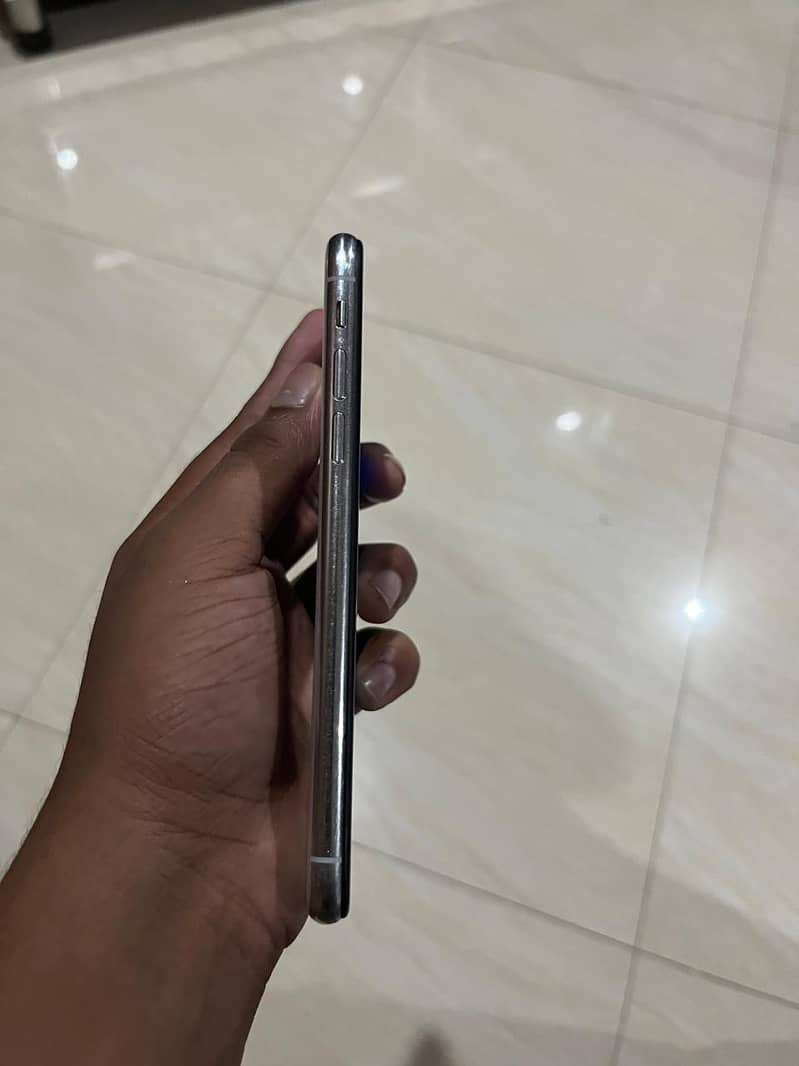 Apple iPhone X 3