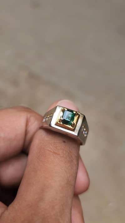 Asalam o alikum selling 100% Natural Sawat Emerald Ring