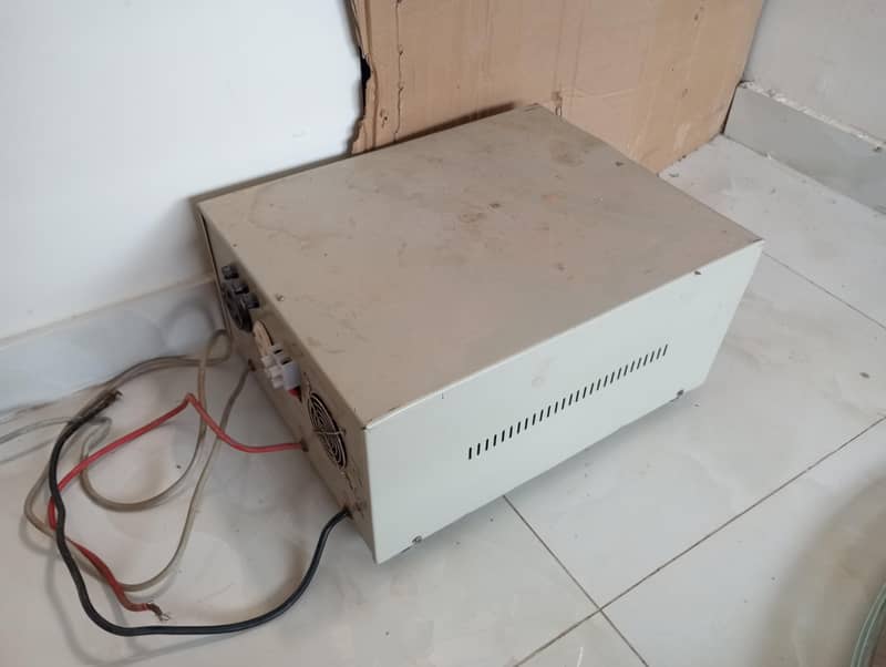 Micro Tech UPS 2000watts 1
