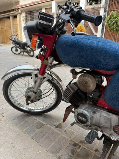 YAMAHA YB100 Exillent Condition| With only Book original