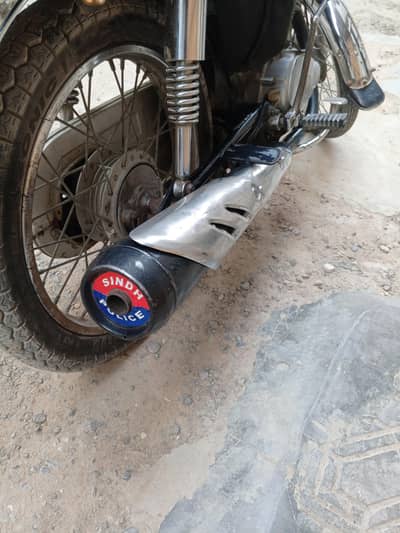 Black Wala Silencer hai Atlas Honda Ka